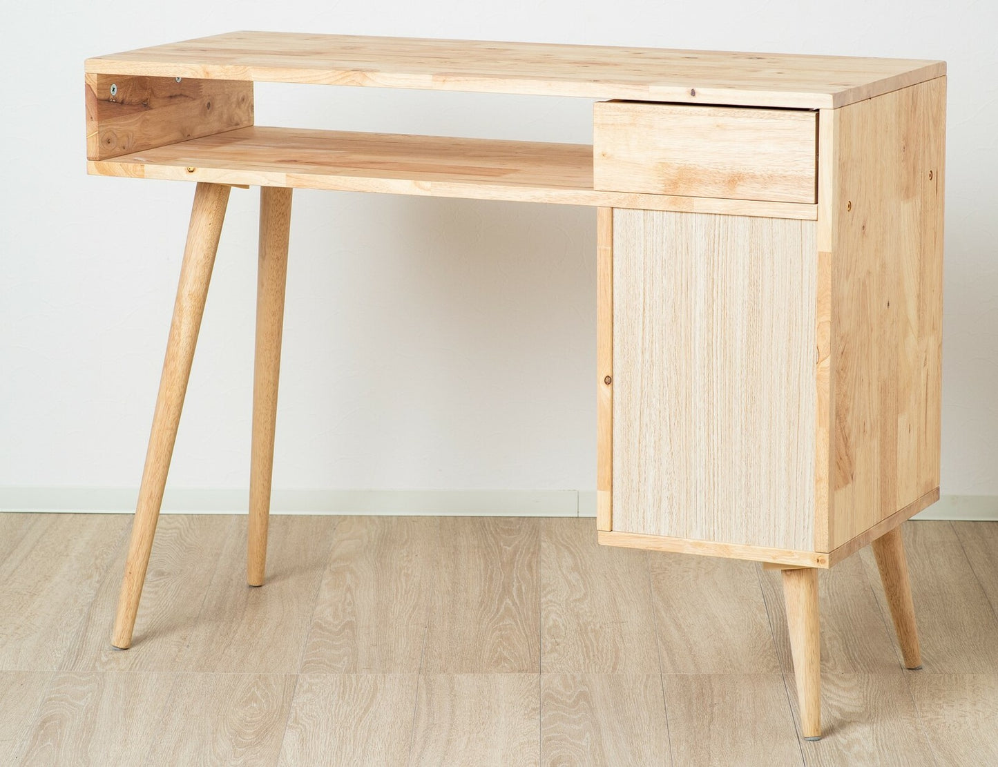 天然木をふんだんに使ったナチュラルシリーズ <100片袖デスクII>