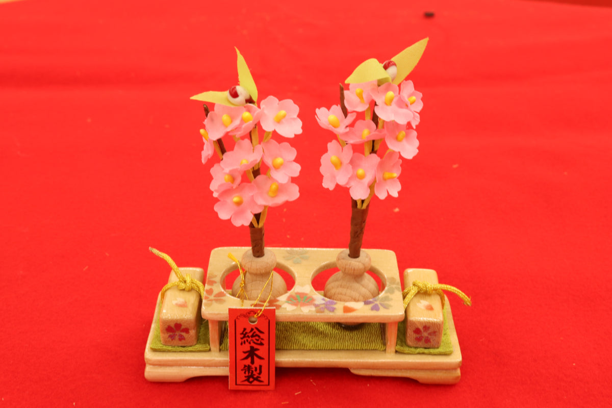 親王飾り雛人形(60cmx36cmx36cm)