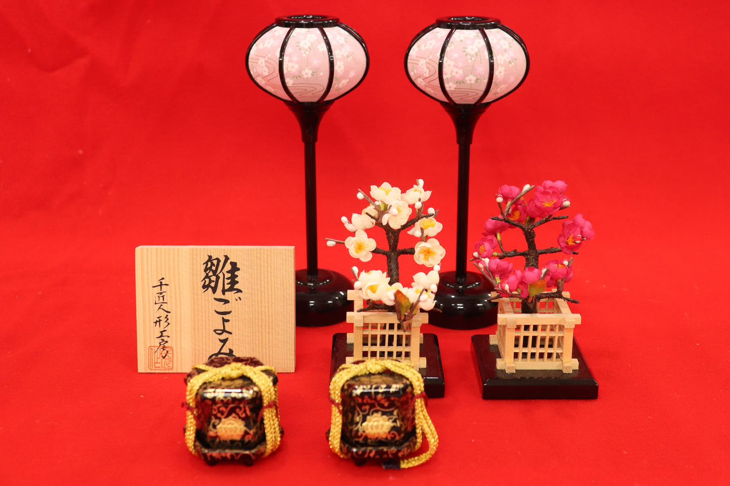 収納親王飾り雛人形セット(55cmx58cmx52cm)
