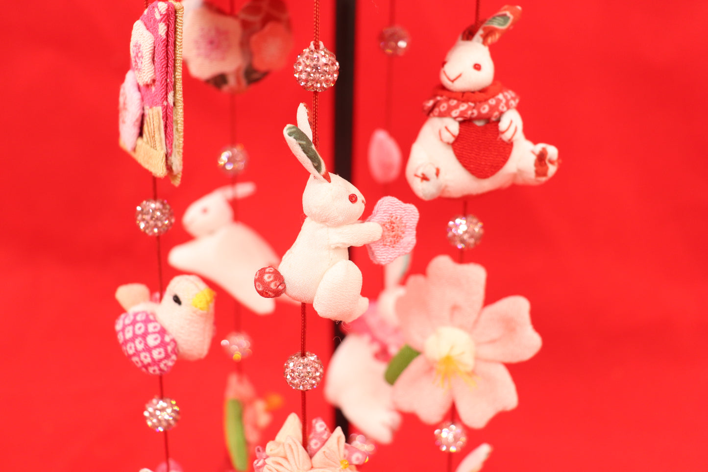 吊るし飾り ミニうさぎの子 赤 高さ33㎝