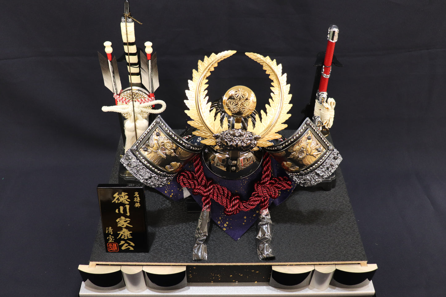 徳川家康 兜平飾り五月人形ケースセット (44cmx30cmx40cm)