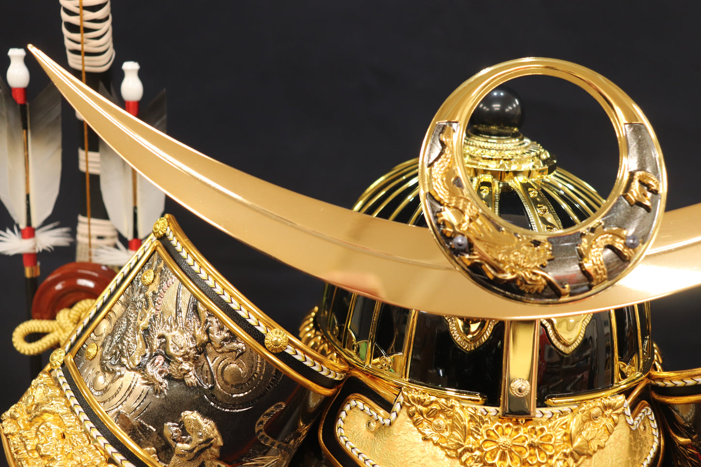 上杉謙信 兜平飾り着用ケース五月人形セット (57cmx35cmx47cm)【送料無料】