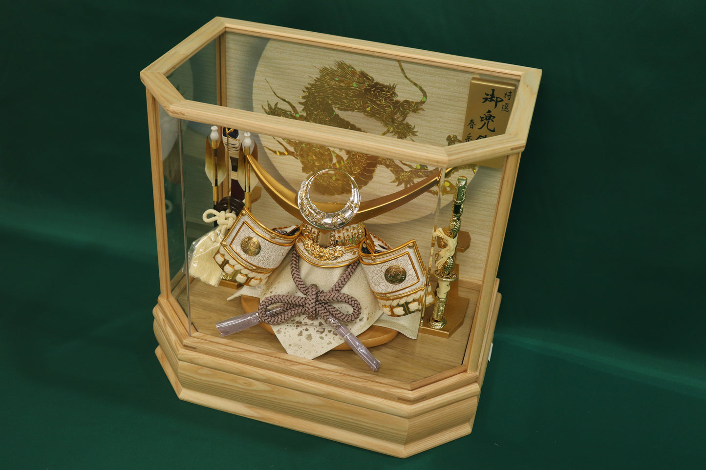 上杉謙信 兜平飾り五月人形ケースセット (37cmx31cmx36cm)