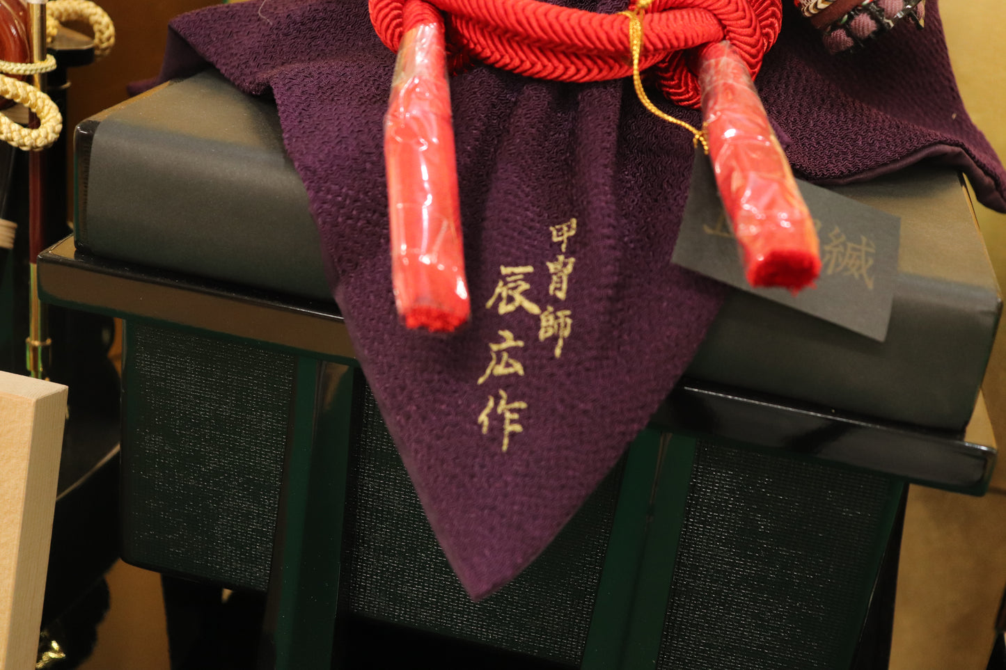 兜平飾り五月人形セット (55cmx30cmx44cm)【送料無料】