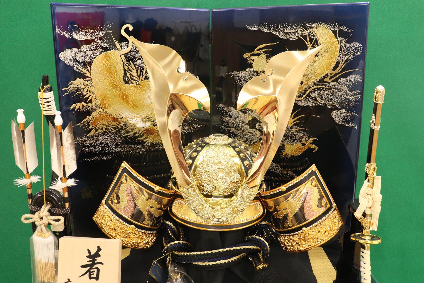 兜平飾り着用五月人形セット (65cmx50cmx88cm)【送料無料】