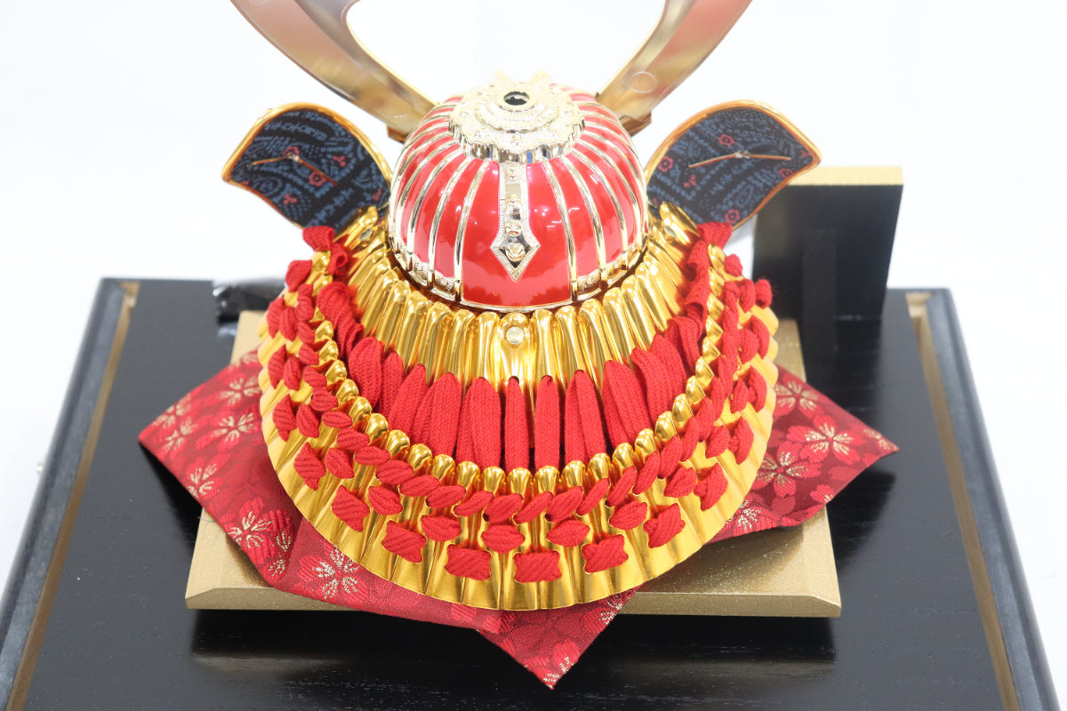 兜平飾り五月人形ケースセット (33cmx27cmx43cm)【送料無料】