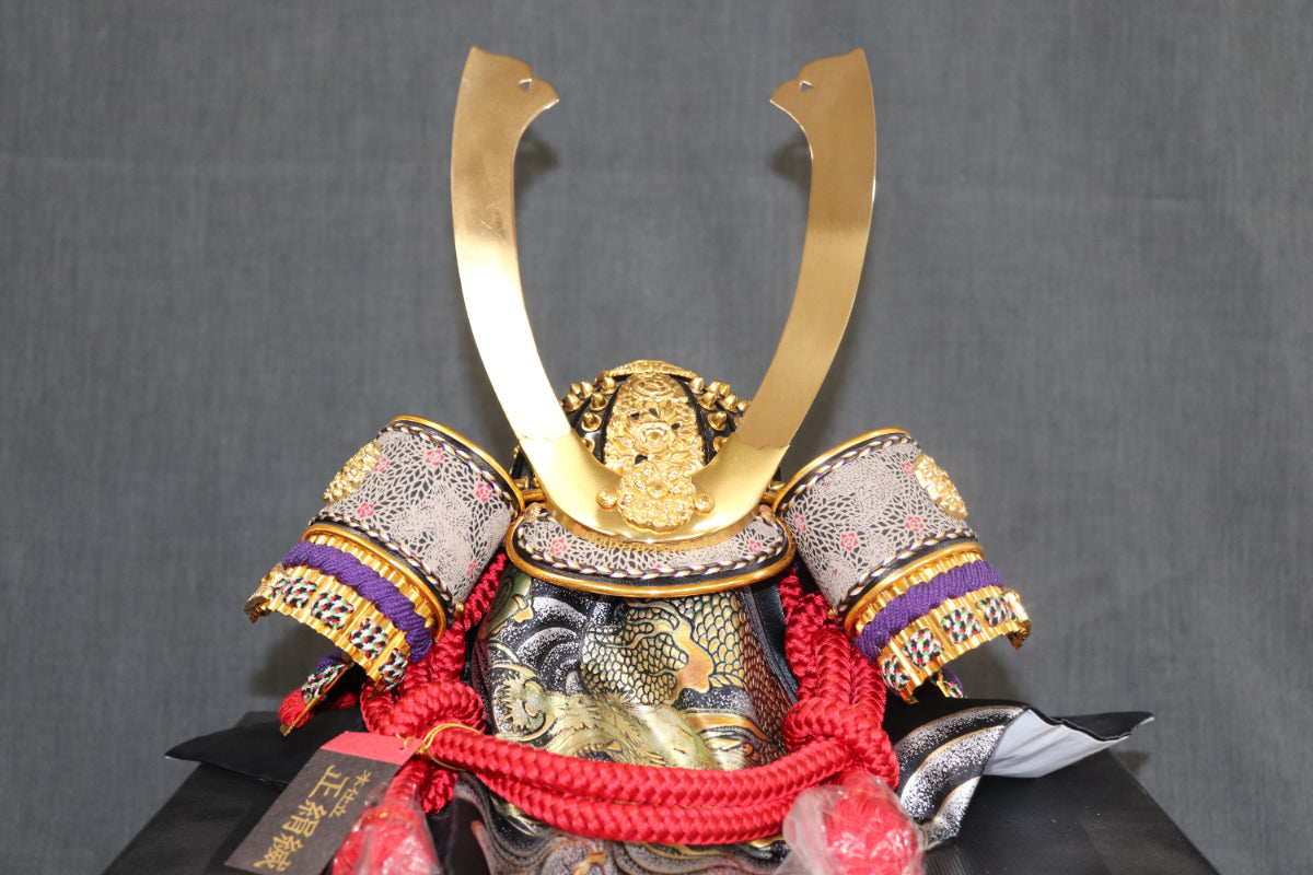 兜平飾り五月人形セット (70cmx43cmx76cm)【送料無料】