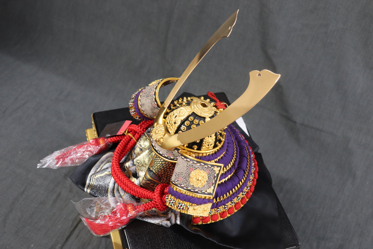 兜平飾り五月人形セット (70cmx43cmx76cm)【送料無料】
