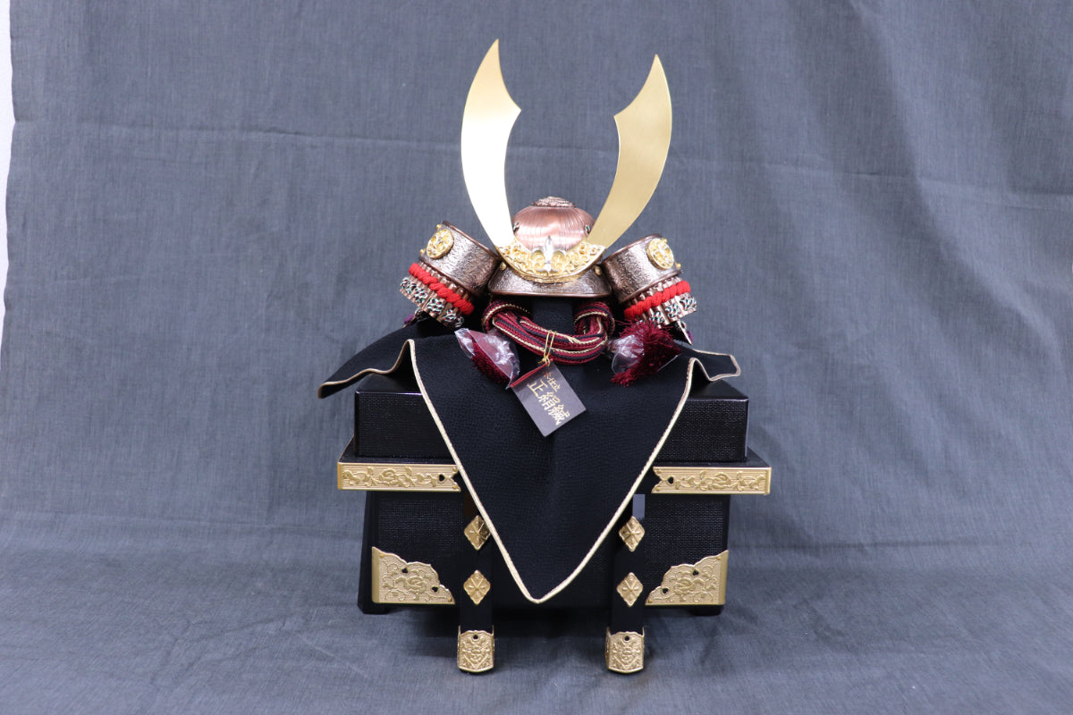 兜平飾り五月人形セット (65cmx43cmx67cm)【送料無料】