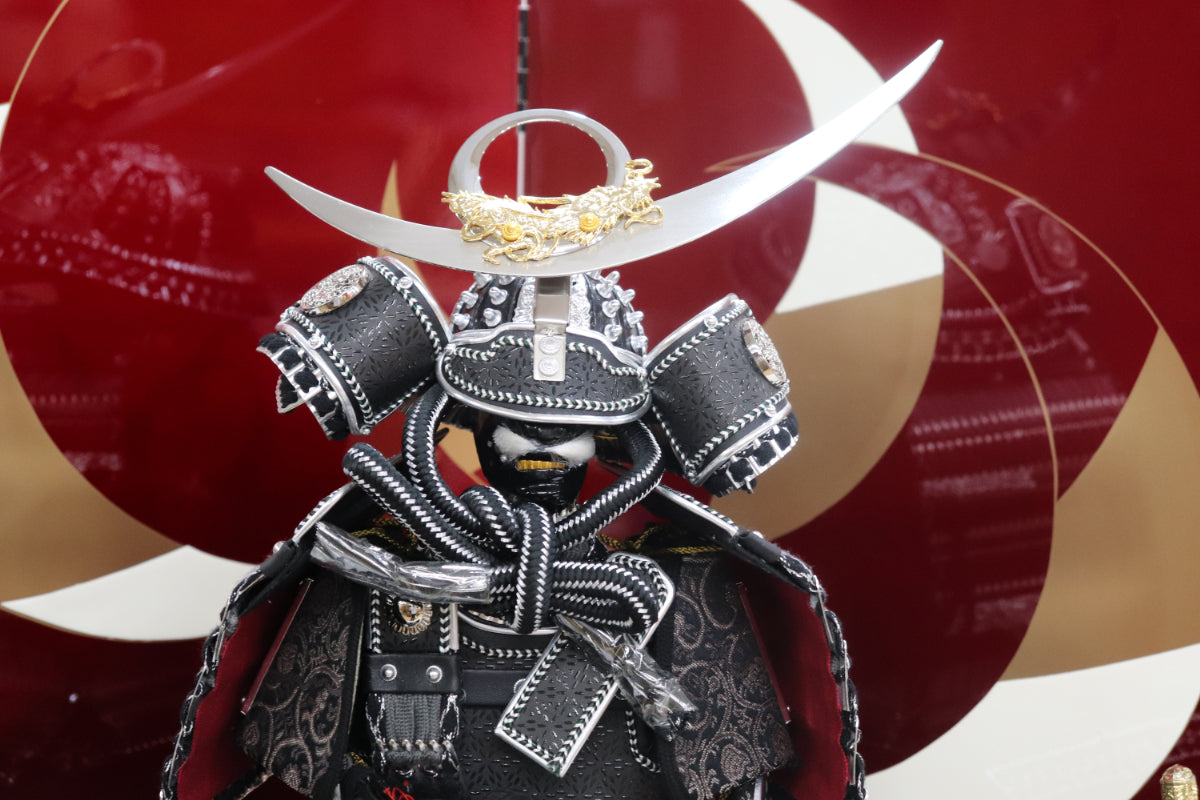 上杉謙信 鎧平飾り五月人形セット (65cmx45cmx77cm)【送料無料】