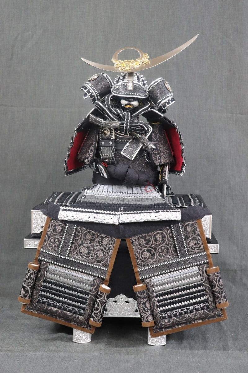 上杉謙信 鎧平飾り五月人形セット (65cmx45cmx77cm)【送料無料】