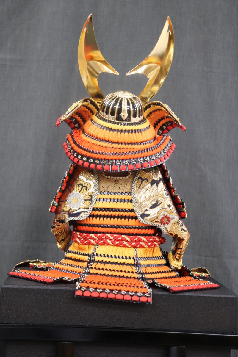 鎧平飾り五月人形セット (69cmx42cmx78cm)【送料無料】