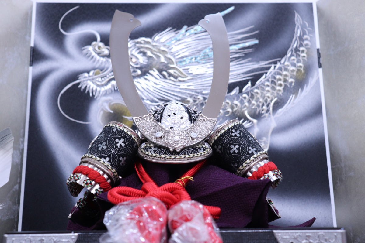 兜平飾り五月人形セット (60cmx40cmx61cm)【送料無料】