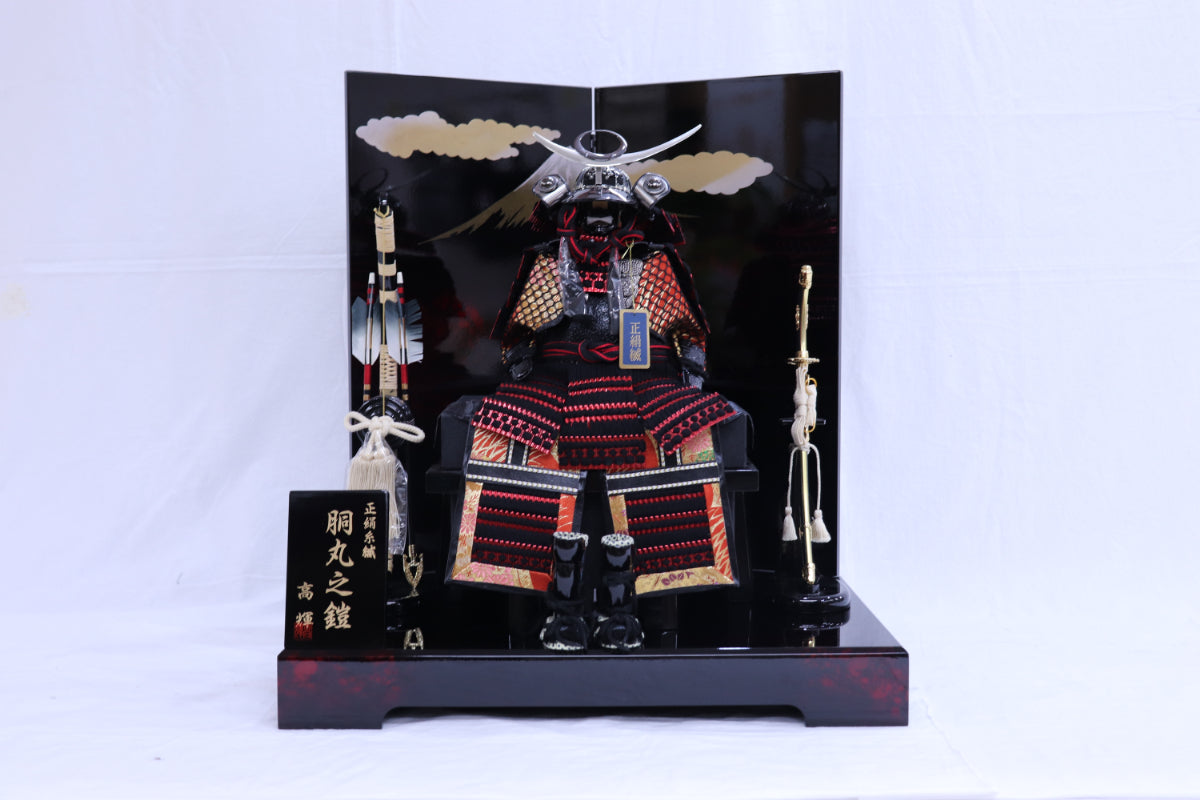 上杉謙信 鎧平飾りセット (55cmx45cmx61cm)【送料無料】 – 大野