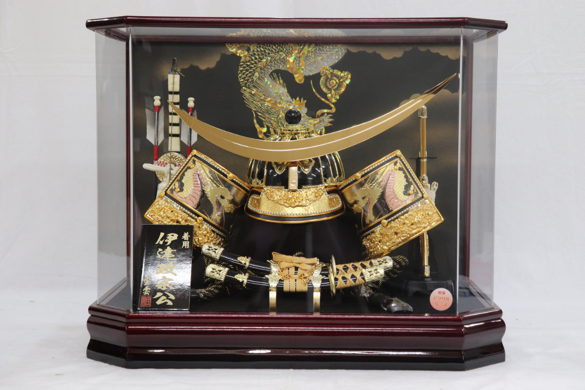 上杉謙信 兜平飾り着用ケース五月人形セット (57cmx35cmx47cm)【送料無料】