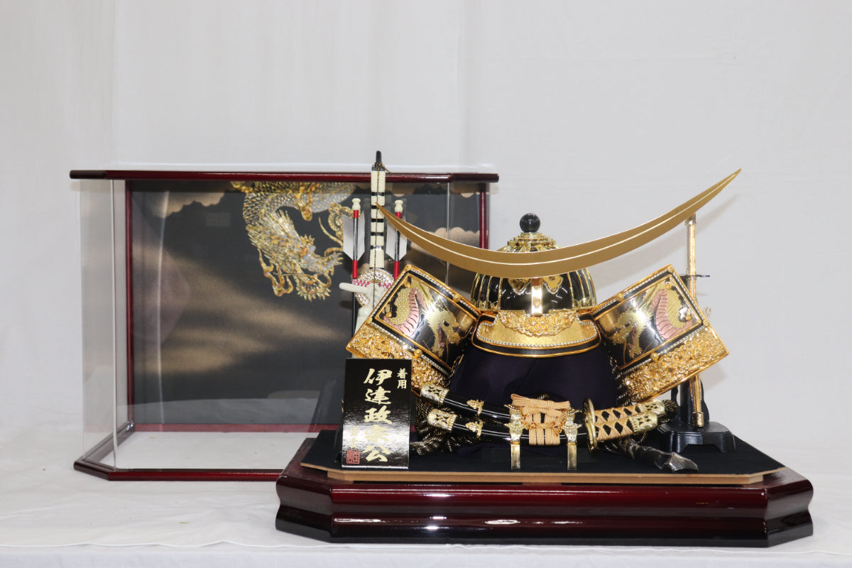 上杉謙信 兜平飾り着用ケース五月人形セット (57cmx35cmx47cm)【送料無料】