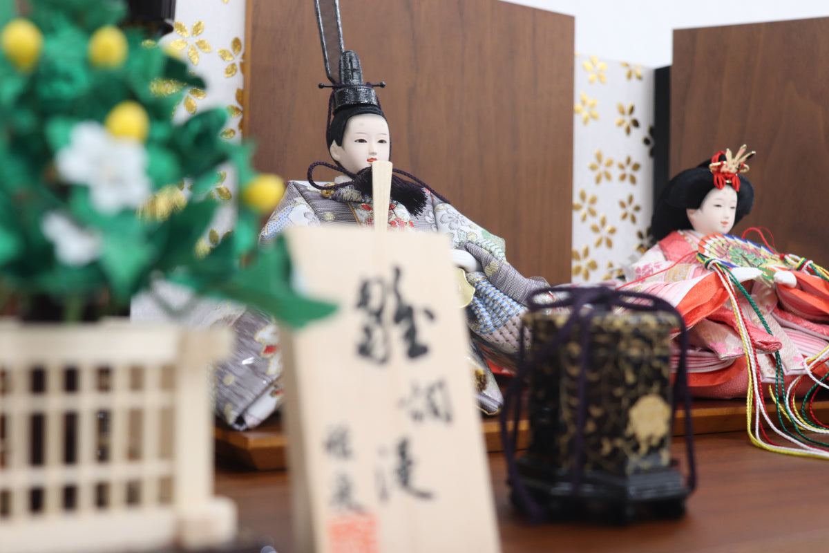 親王飾り雛人形(60cmx35cmx36cm)