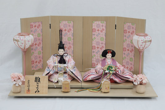 親王飾り雛人形(65cmx39cmx32cm)
