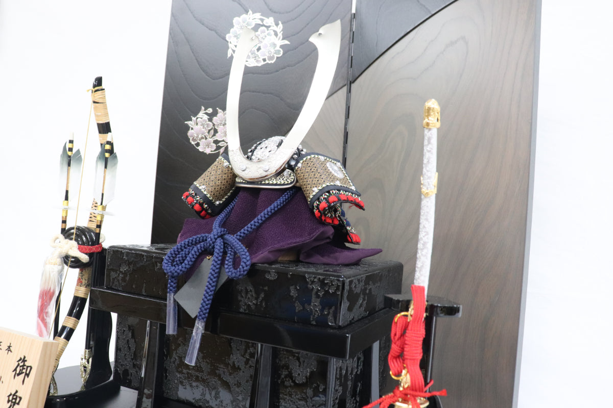 兜平飾り五月人形セット (60cmx43cmx63cm)【送料無料】