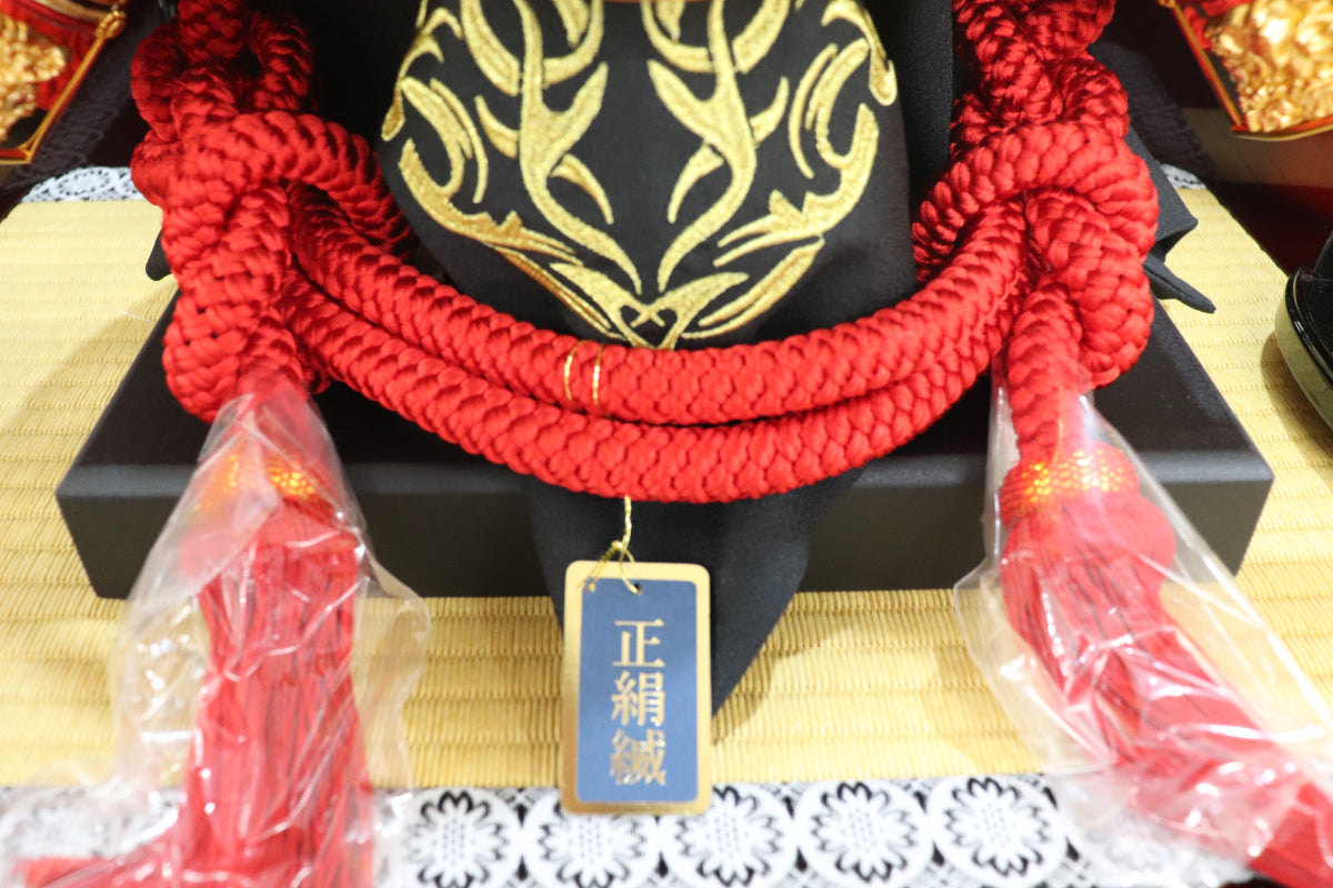 兜平飾り着用五月人形セット (65cmx50cmx88cm)