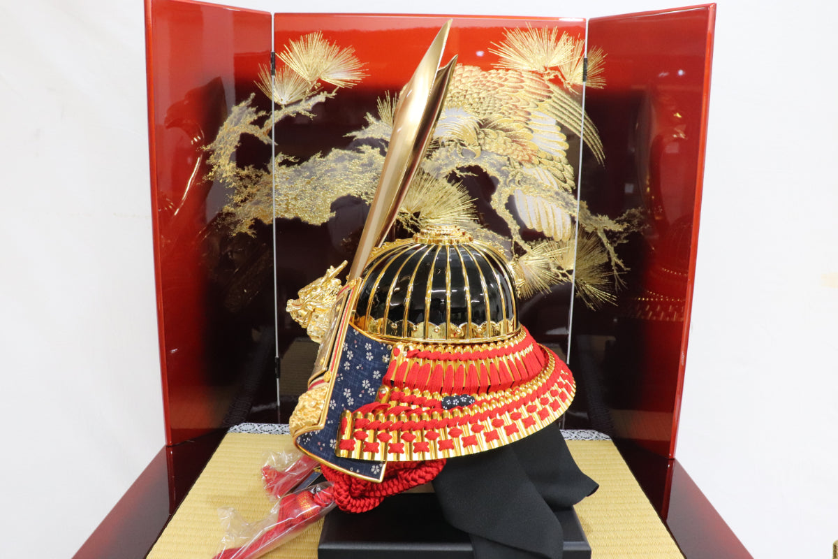 兜平飾り着用五月人形セット (65cmx50cmx88cm)