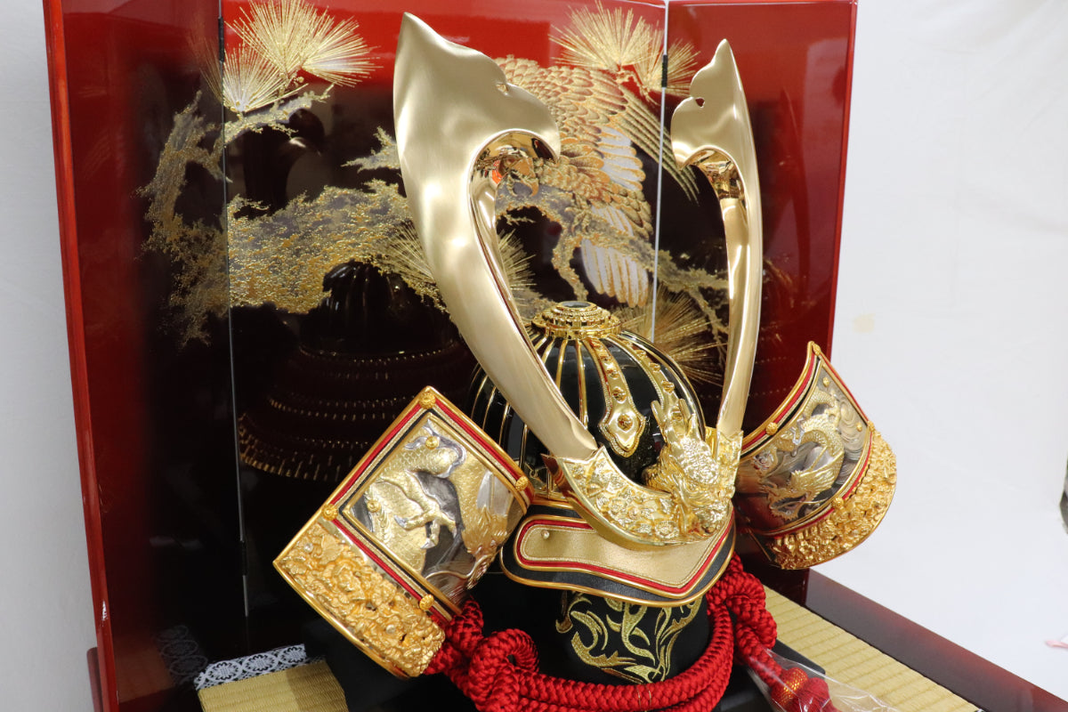兜平飾り着用五月人形セット (65cmx50cmx88cm)