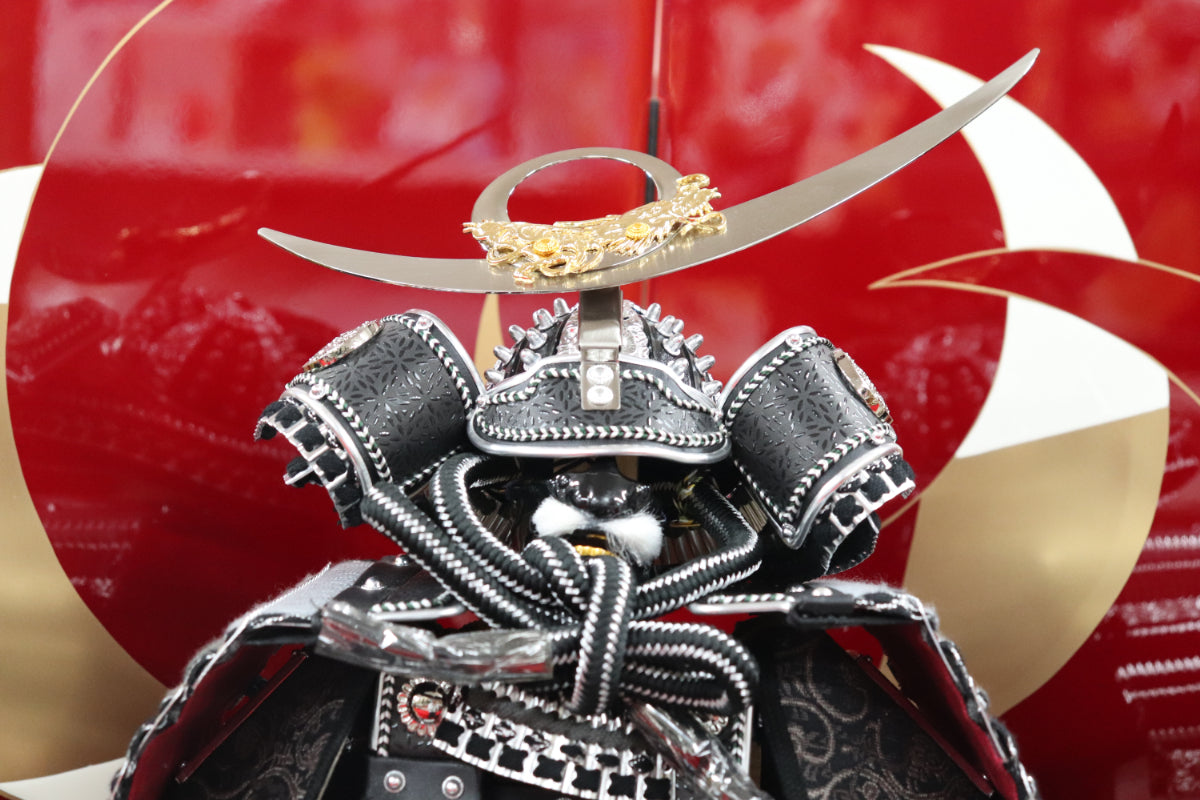 上杉謙信 鎧平飾り五月人形セット (65cmx45cmx77cm)【送料無料】