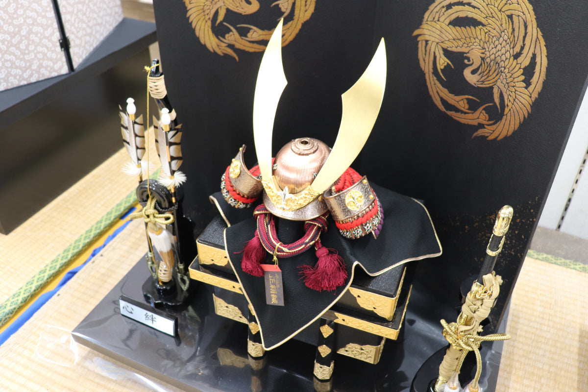 兜平飾り五月人形セット (65cmx43cmx67cm)【送料無料】