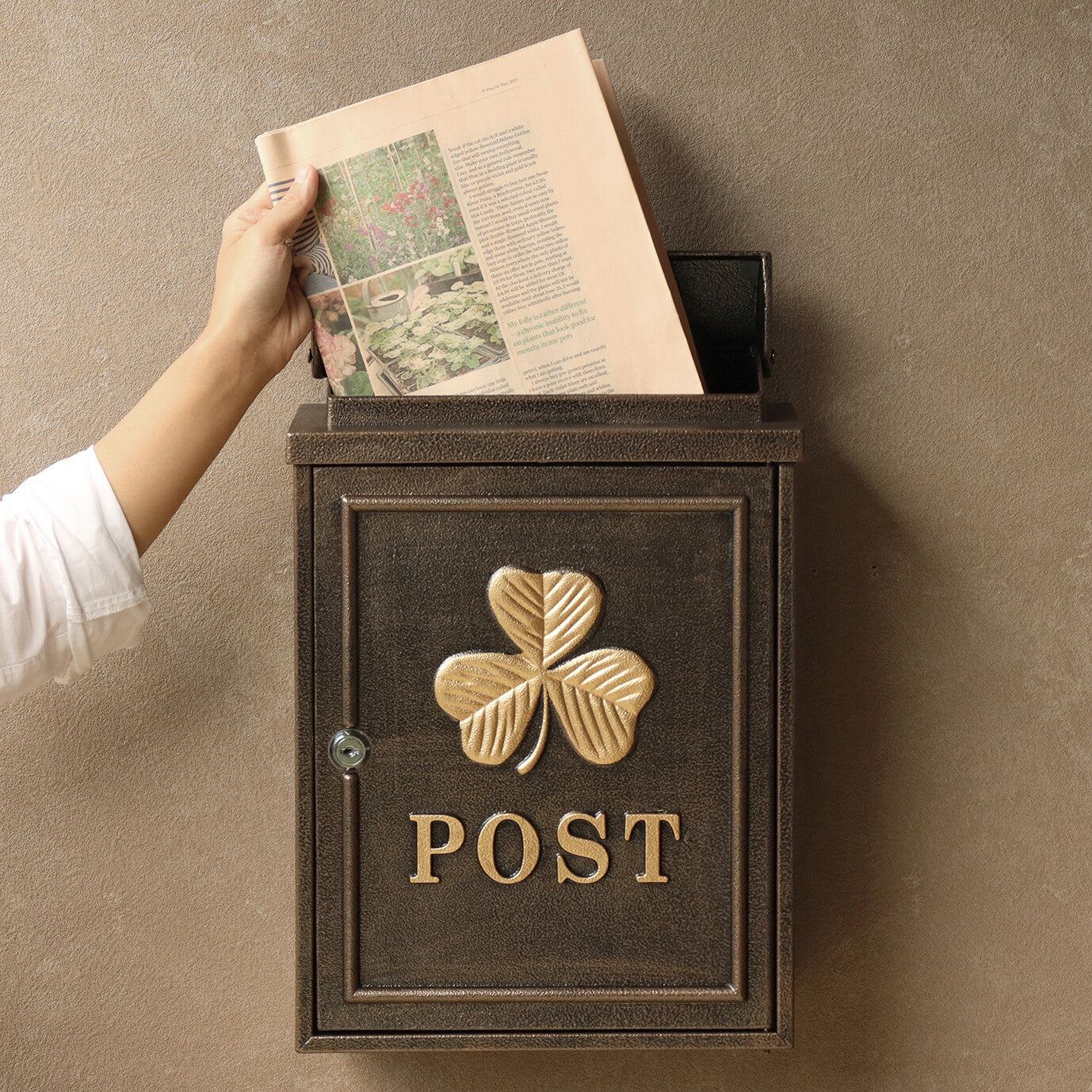 鋳物壁掛けポスト　Clover-クローバー-