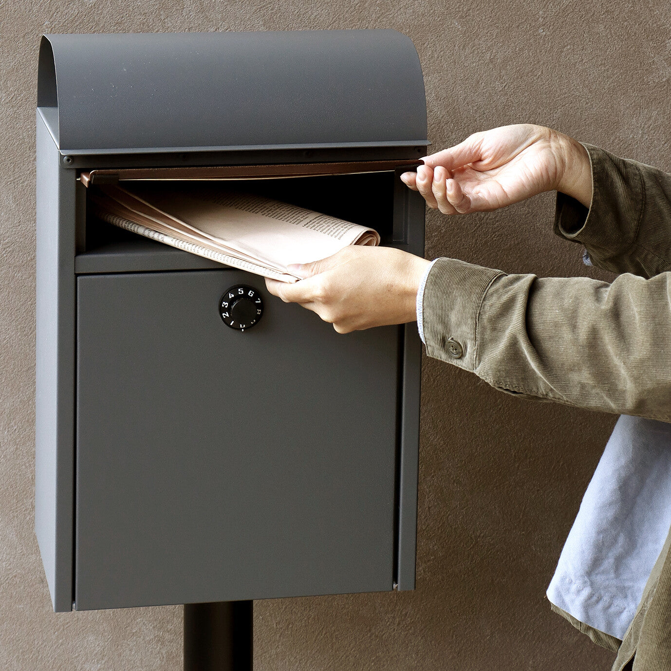 スタンドポスト　Gilda-ジルダ-　