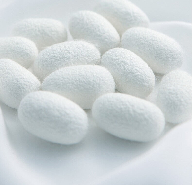 シルク掛け布団 天然繊維絹 収納袋付き 軽量 保温