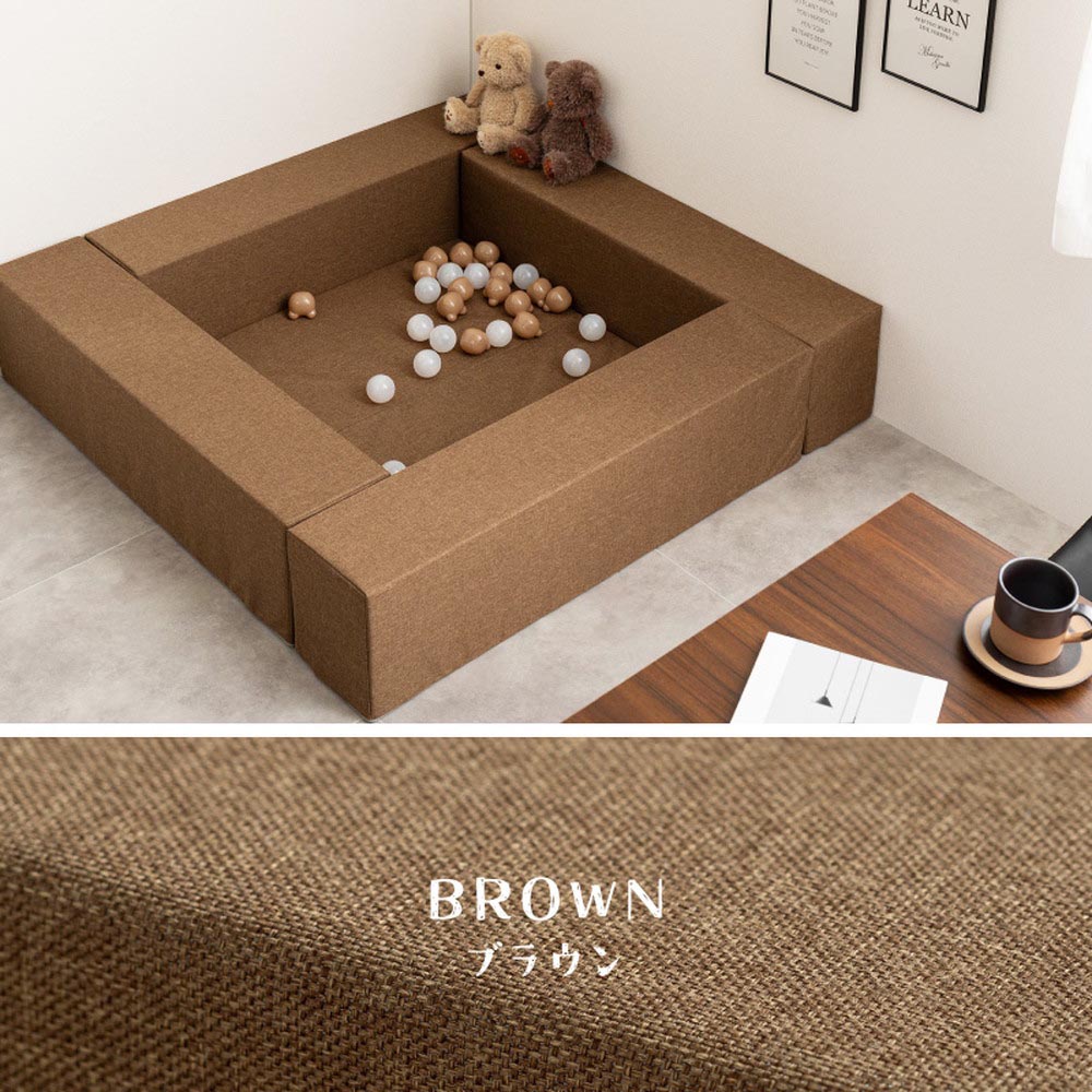 キッズコーナー チョコキッズのブラウンの設置例と生地の拡大写真。部屋の角に配置し、マットにボールを広げた様子