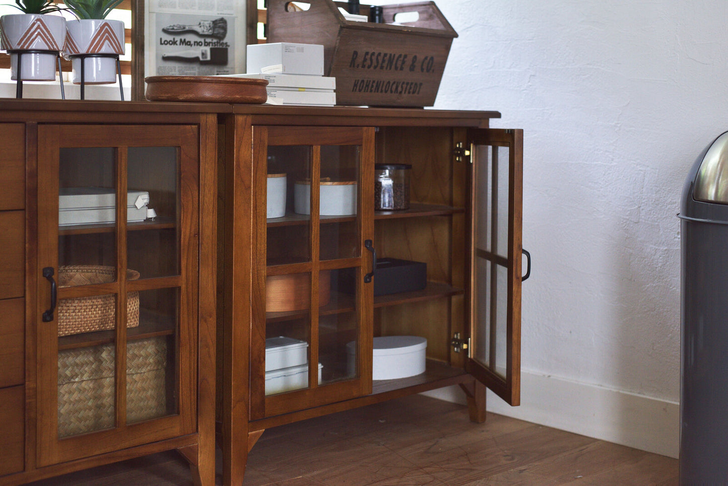 キャビネット 天然木 アンティーク スリム 省スペース 収納 扉付き 棚付き ガラス扉