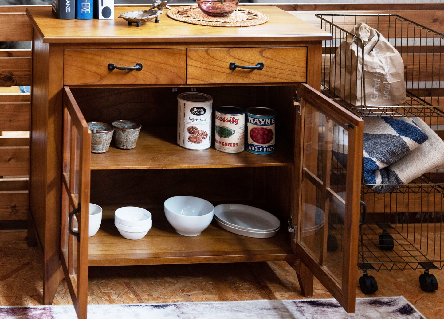 キャビネット 天然木 アンティーク スリム 省スペース 収納 扉付き 棚付き ガラス扉