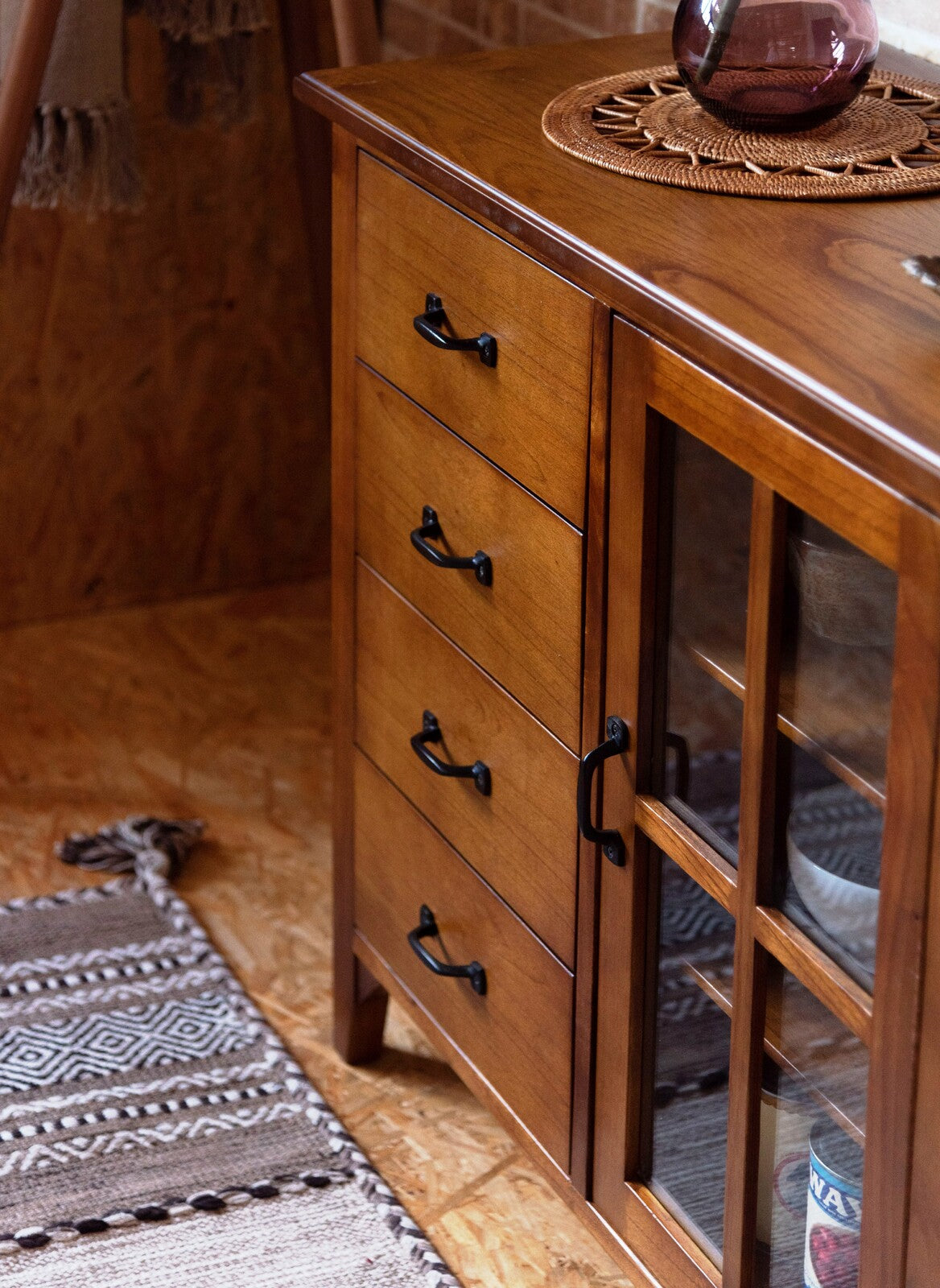 キャビネット 天然木 アンティーク スリム 省スペース 収納 扉付き 棚付き ガラス扉