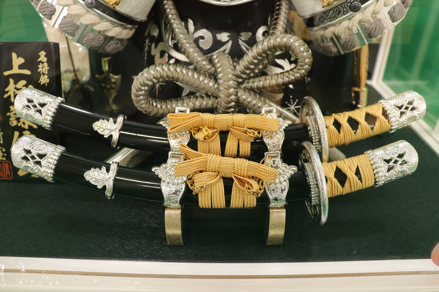 兜平飾り五月人形ケースセット (44cm×33cm×39cm)