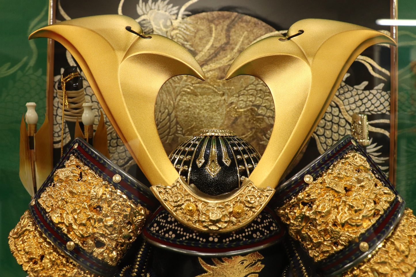 兜平飾り五月人形ケースセット (39cm×27cm×45cm)