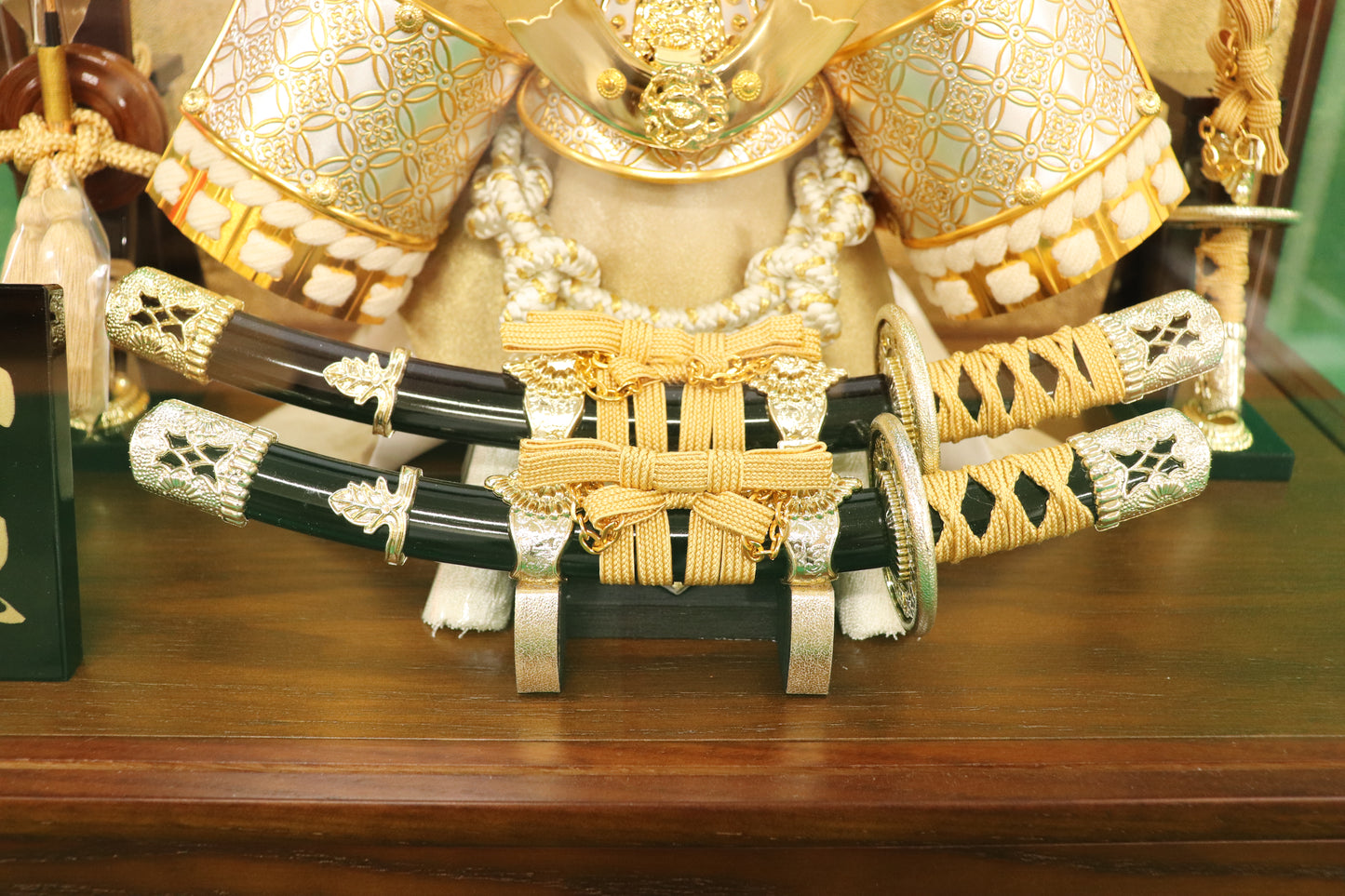 兜平飾り五月人形ケースセット (50cm×30cm×36cm)