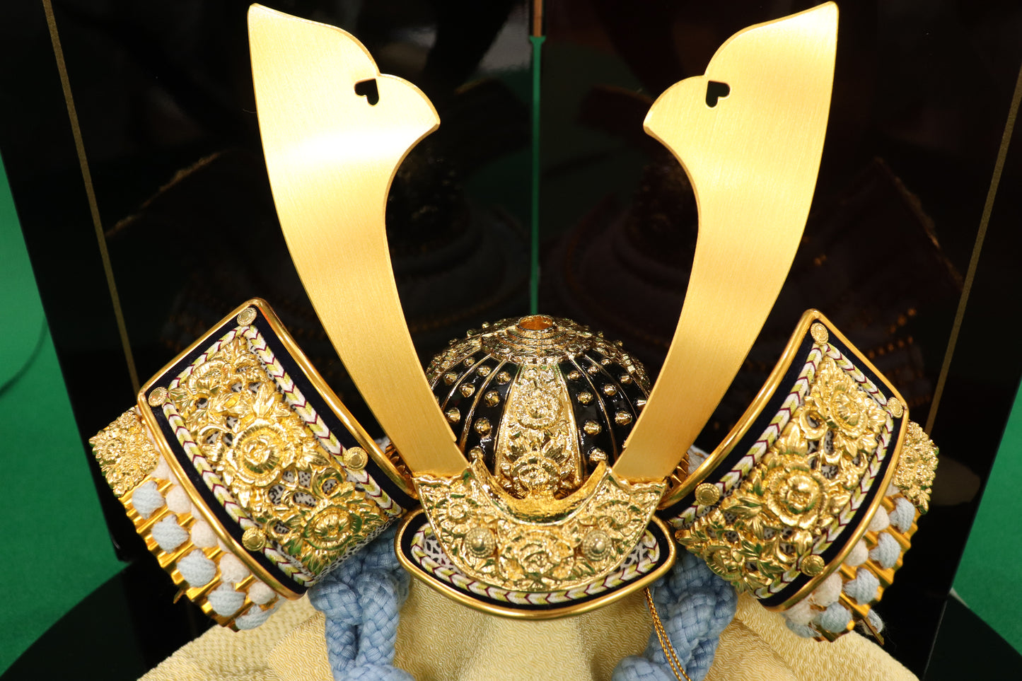 兜平飾り五月人形セット (34cm×26cm×27cm)【送料無料】