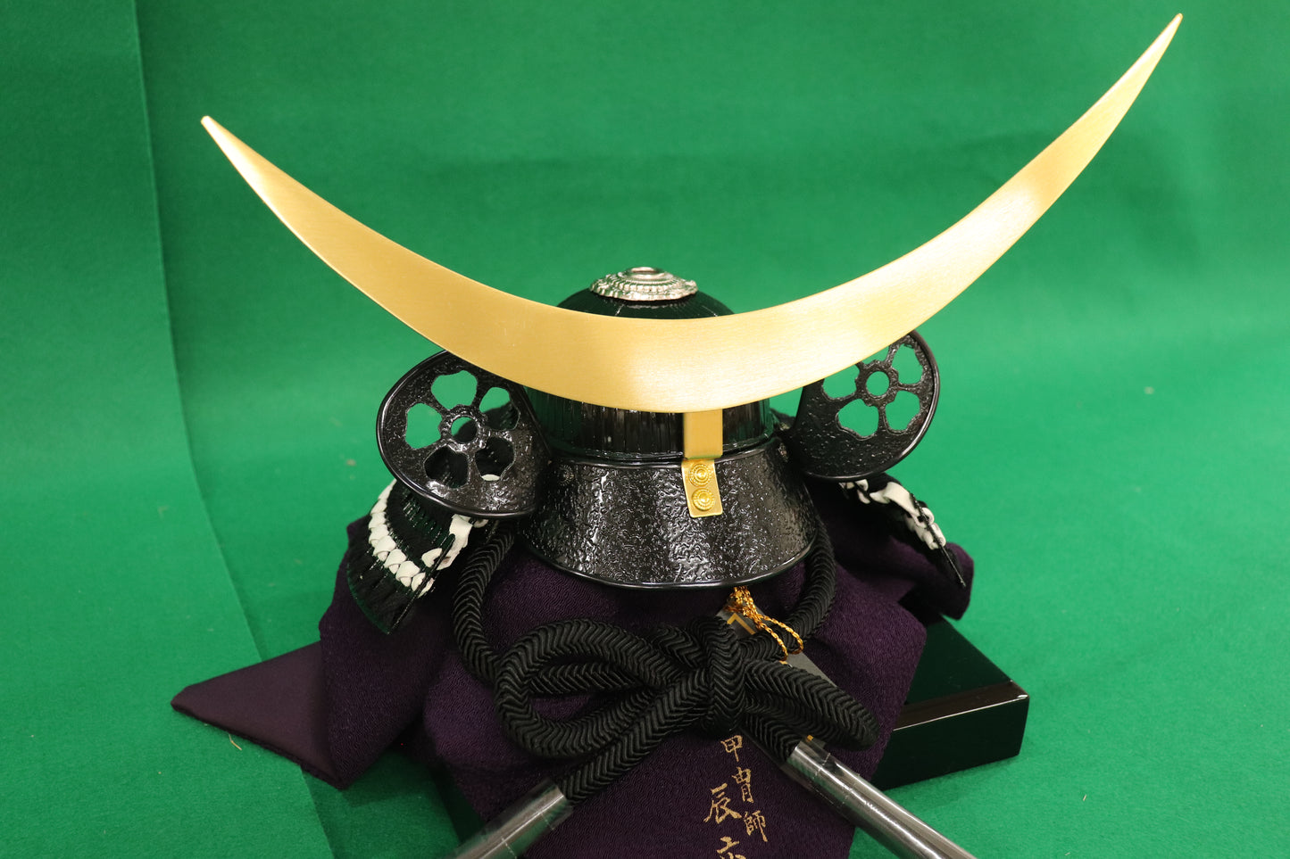 伊達政宗　兜平飾り五月人形セット (46cm×35cm×40cm)