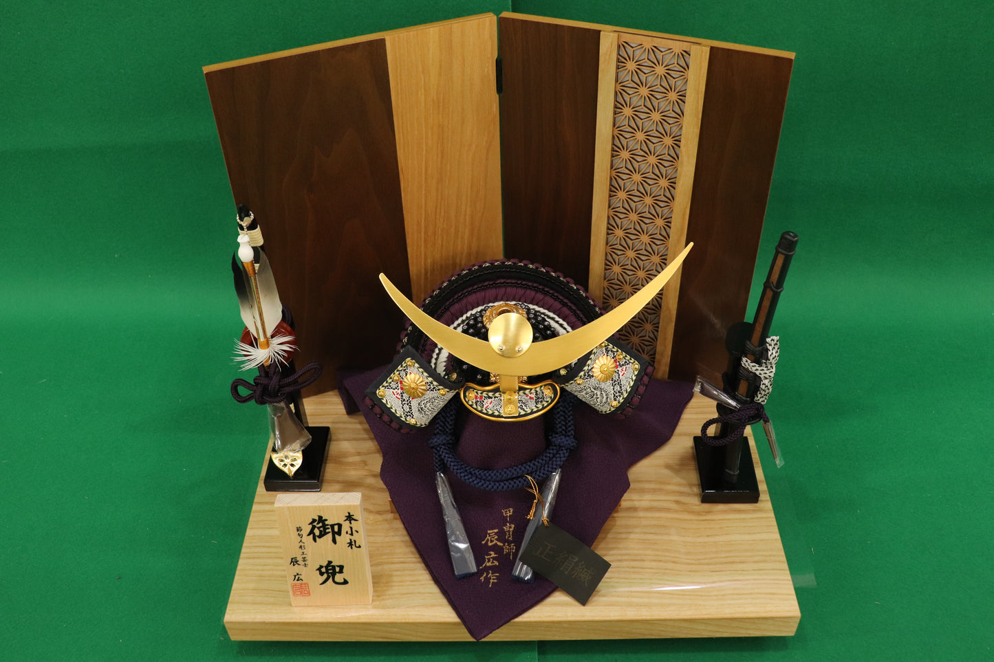 上杉謙信　兜平飾り五月人形セット (39cm×29cm×44cm)