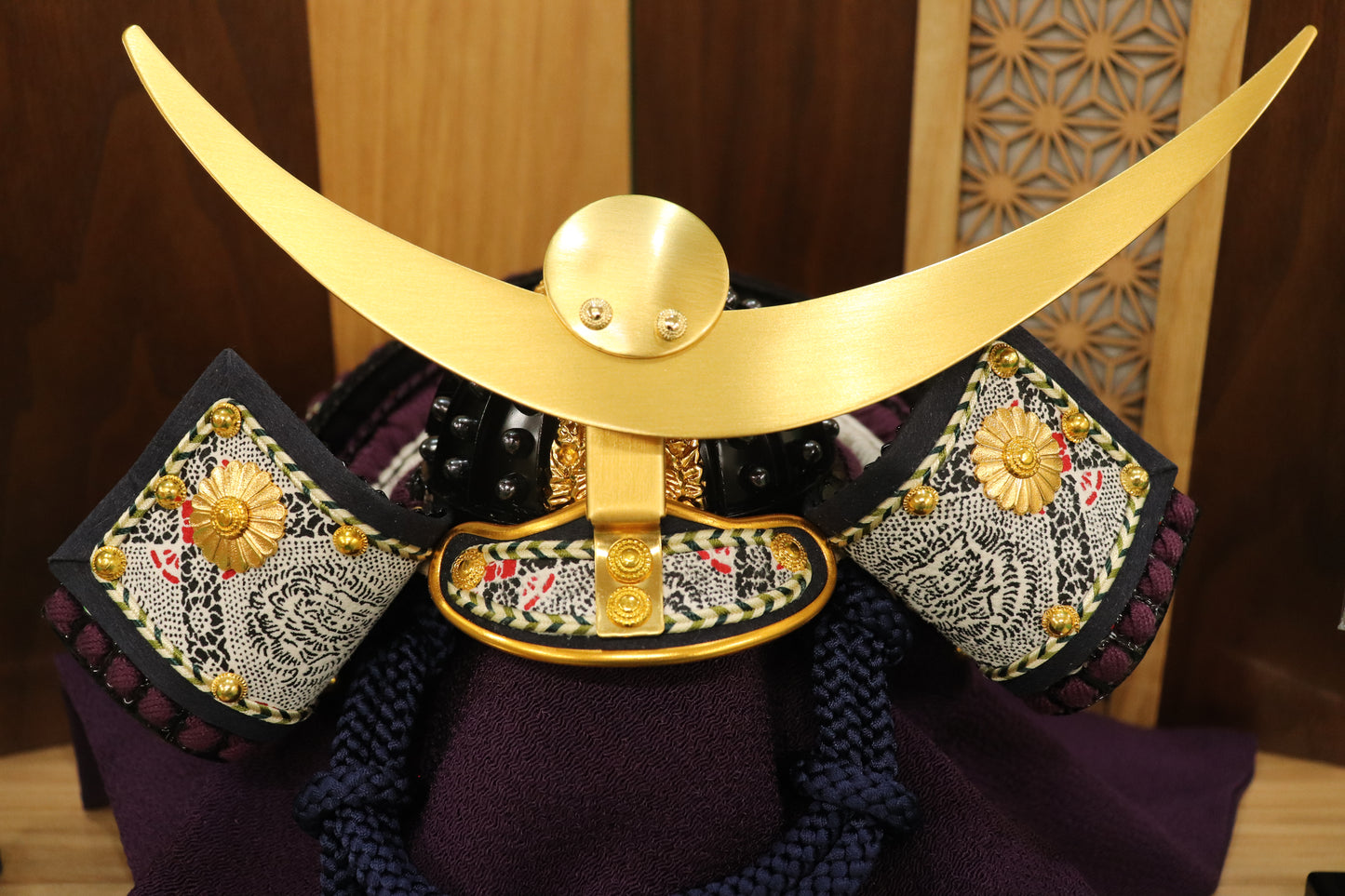 上杉謙信　兜平飾り五月人形セット (39cm×29cm×44cm)