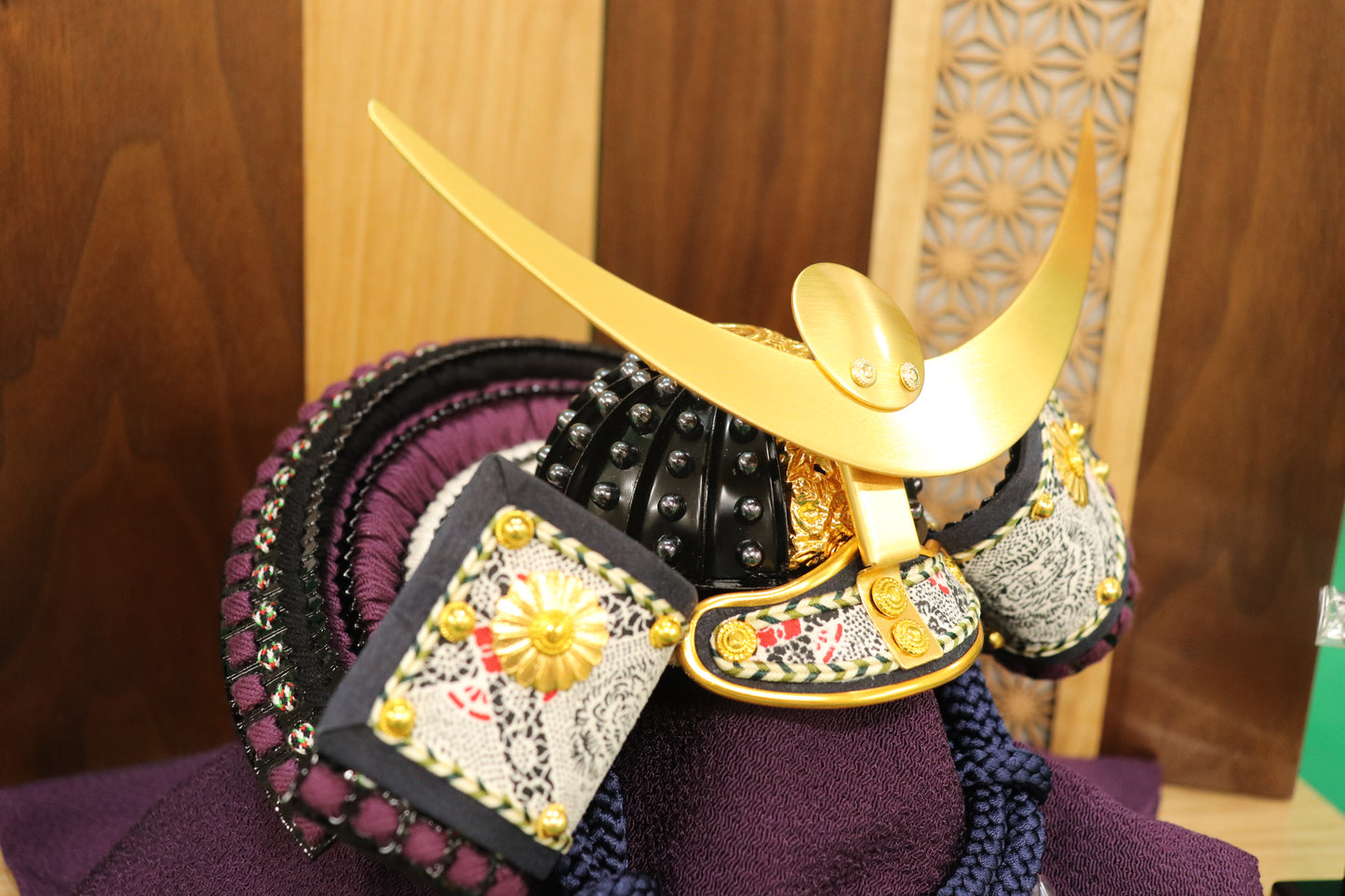 上杉謙信　兜平飾り五月人形セット (39cm×29cm×44cm)