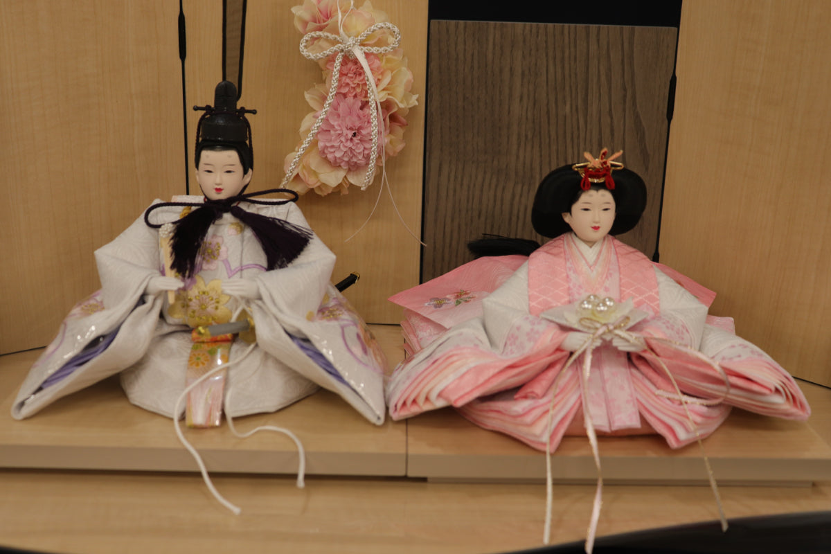 親王飾り雛人形(62cmx30cmx28cm)