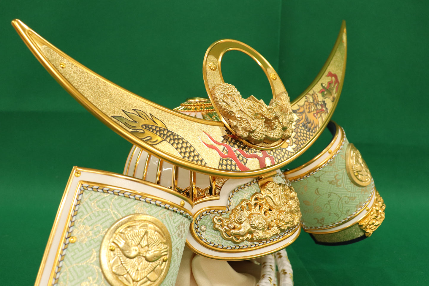 上杉謙信　着用兜平飾り五月人形セット (62cm×42cm×70cm)
