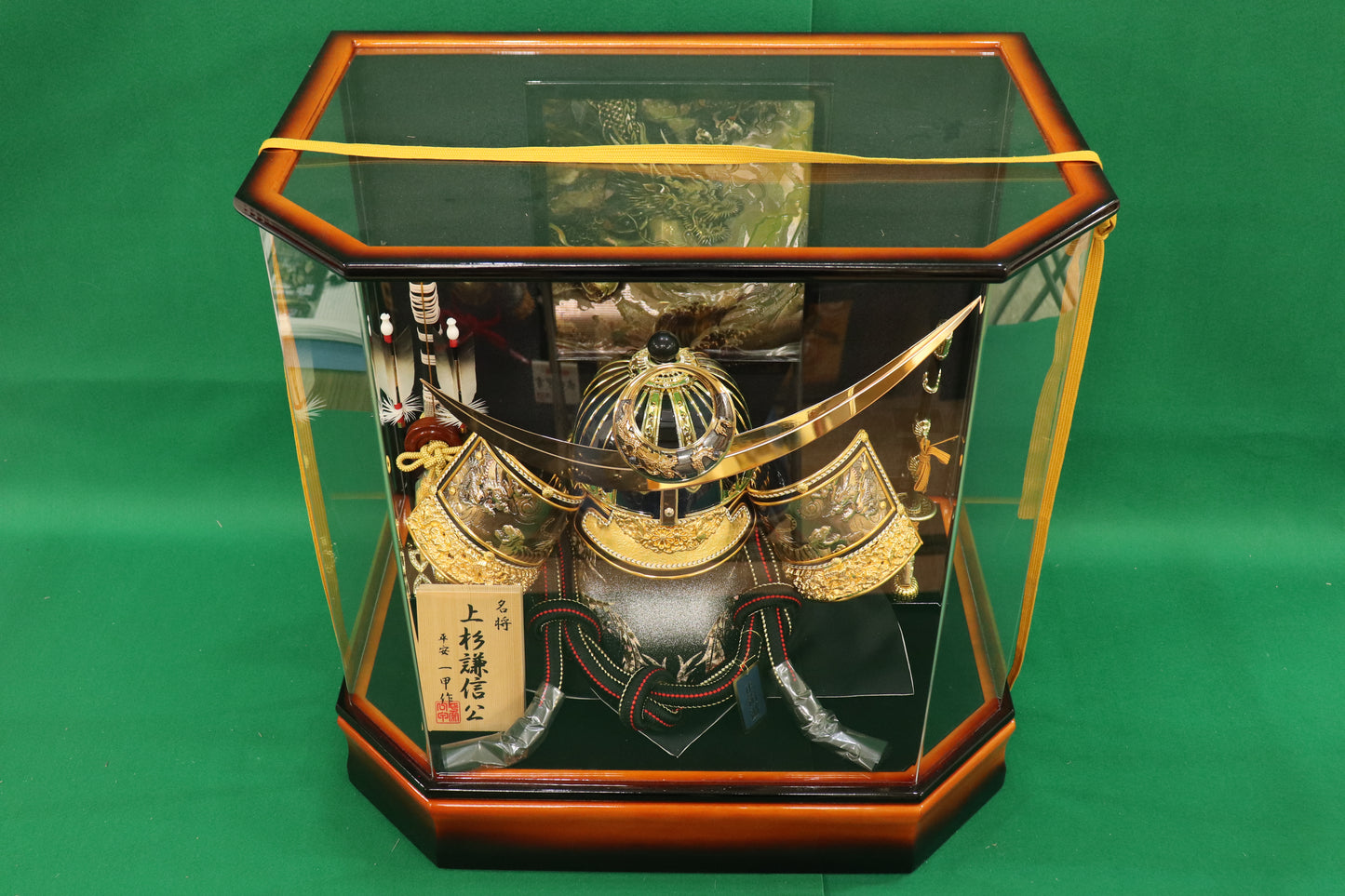 上杉謙信　兜着用ケース五月人形セット (56cm×39cm×55cm)