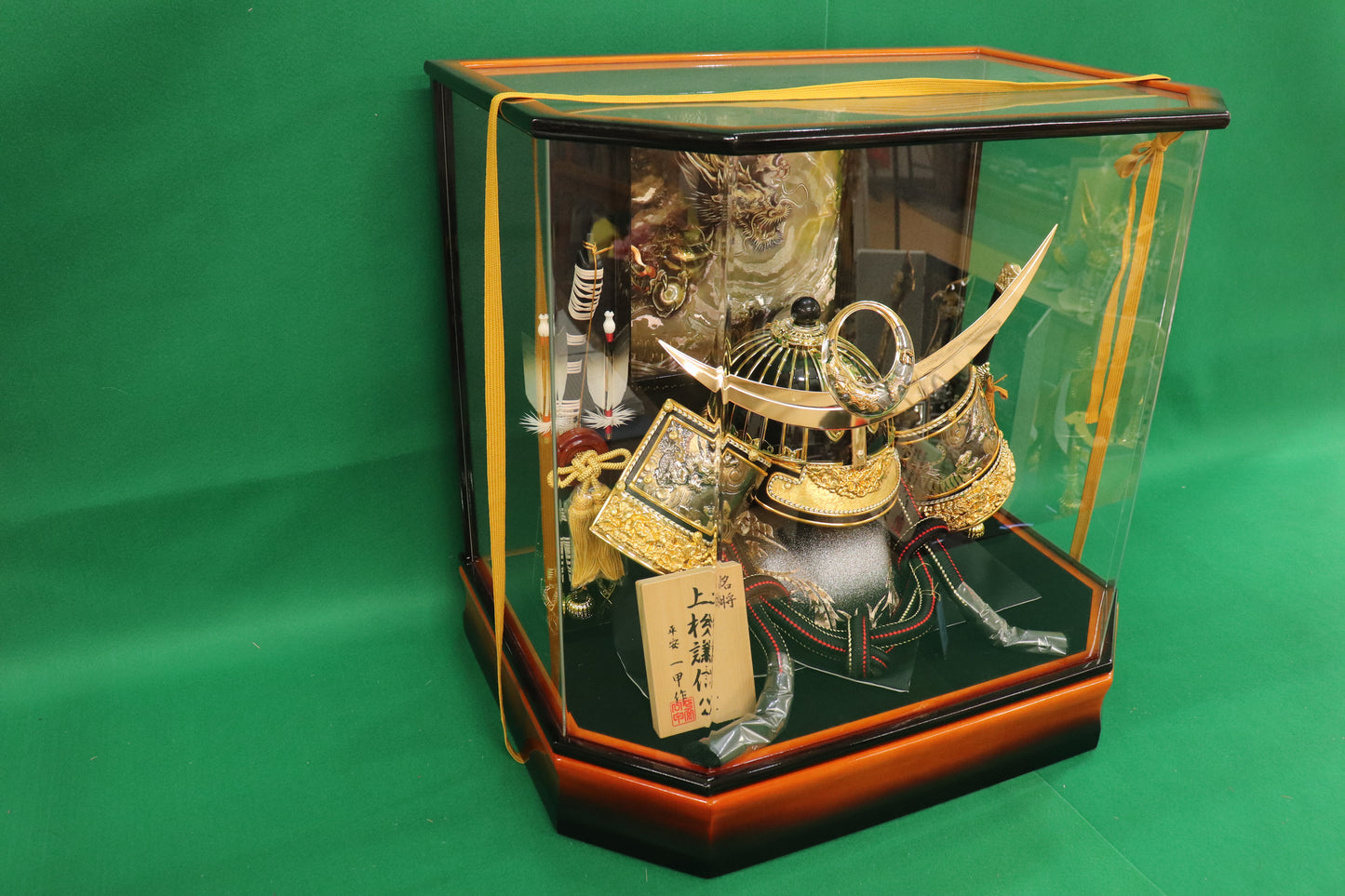 上杉謙信　兜着用ケース五月人形セット (56cm×39cm×55cm)