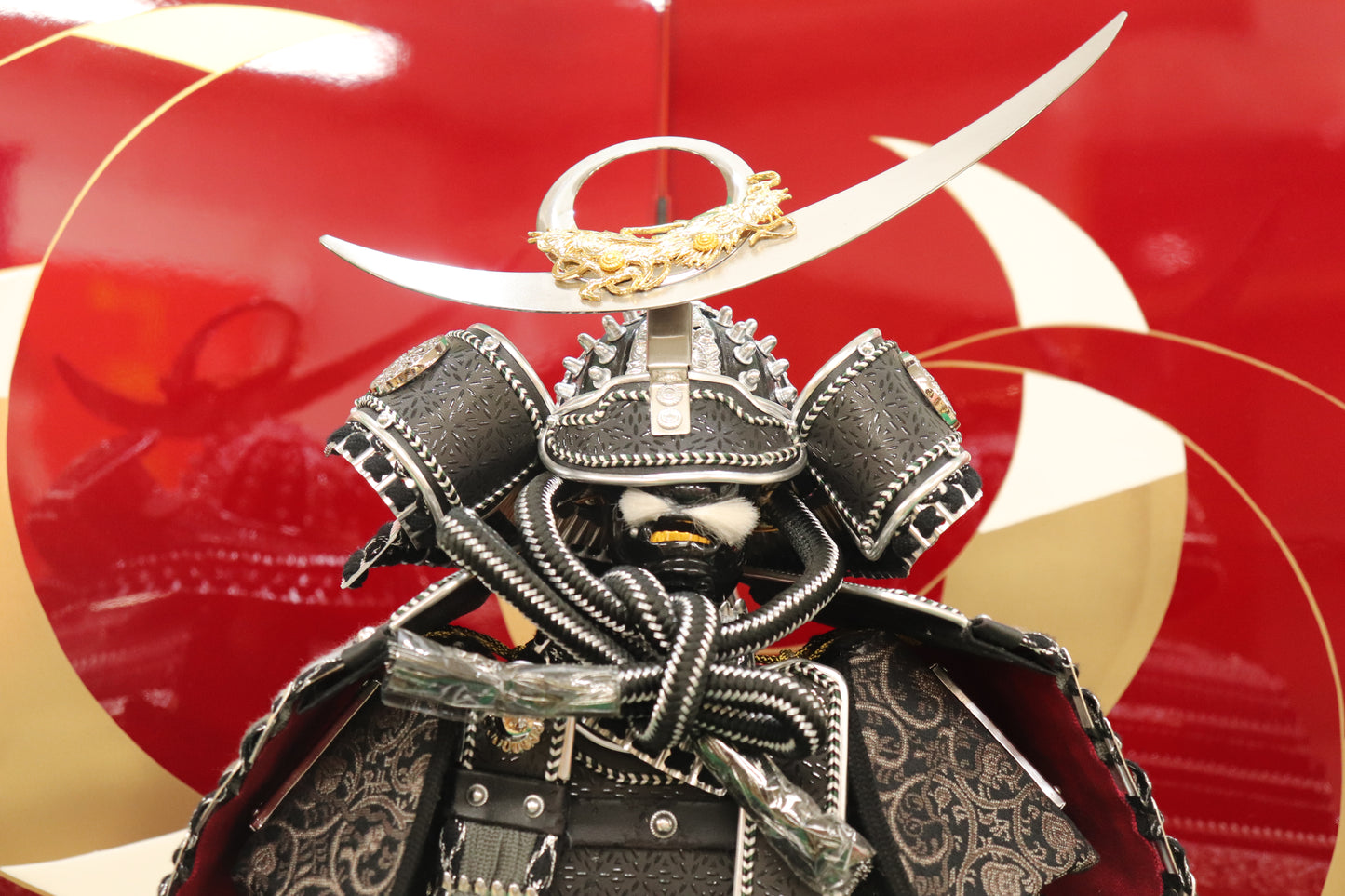 上杉謙信　鎧平飾り五月人形セット (65cm×45cm×77cm)【送料無料】