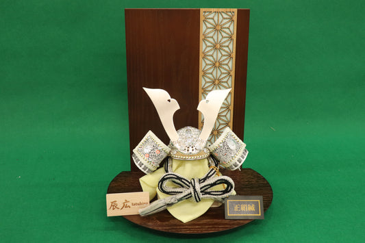 兜平飾り五月人形セット (27cmx24cmx30cm)【送料無料】