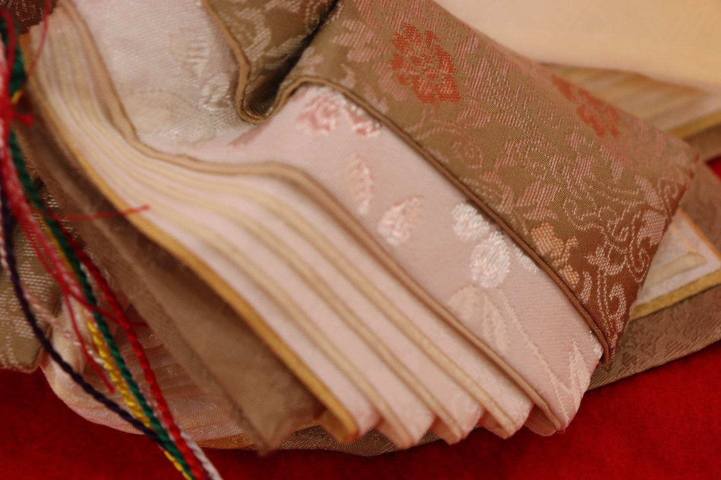 親王飾り雛人形セット （55㎝ ×32㎝×27㎝）